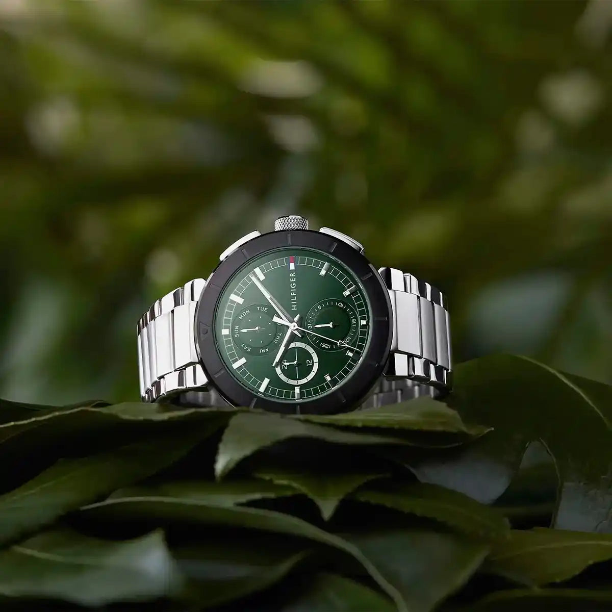 Tommy Hilfiger Men’s Watch – Model 1792117 Silver Green Edition