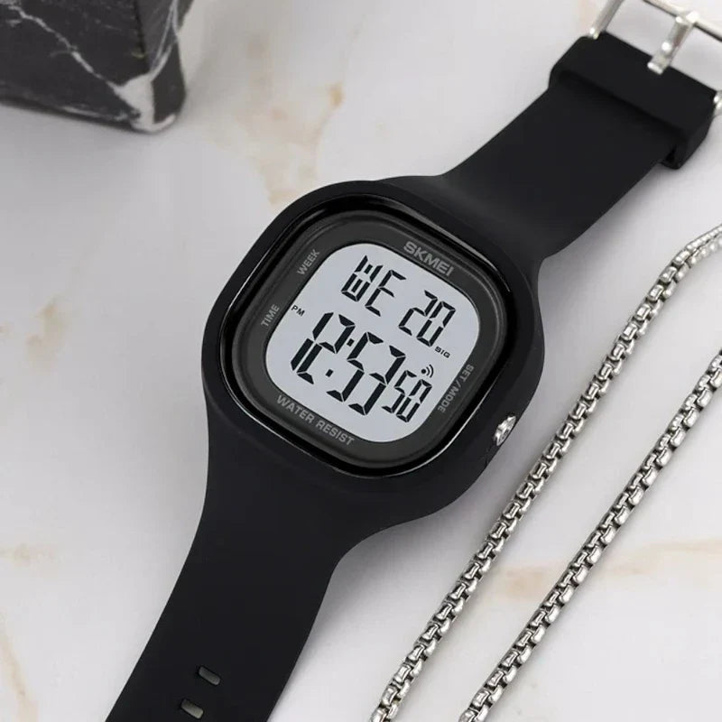 ساعة SKMEI 2290 رياضية رقمية مقاومة للماء بلون اسود وميناء واضح للجنسين بسوار مطاطي